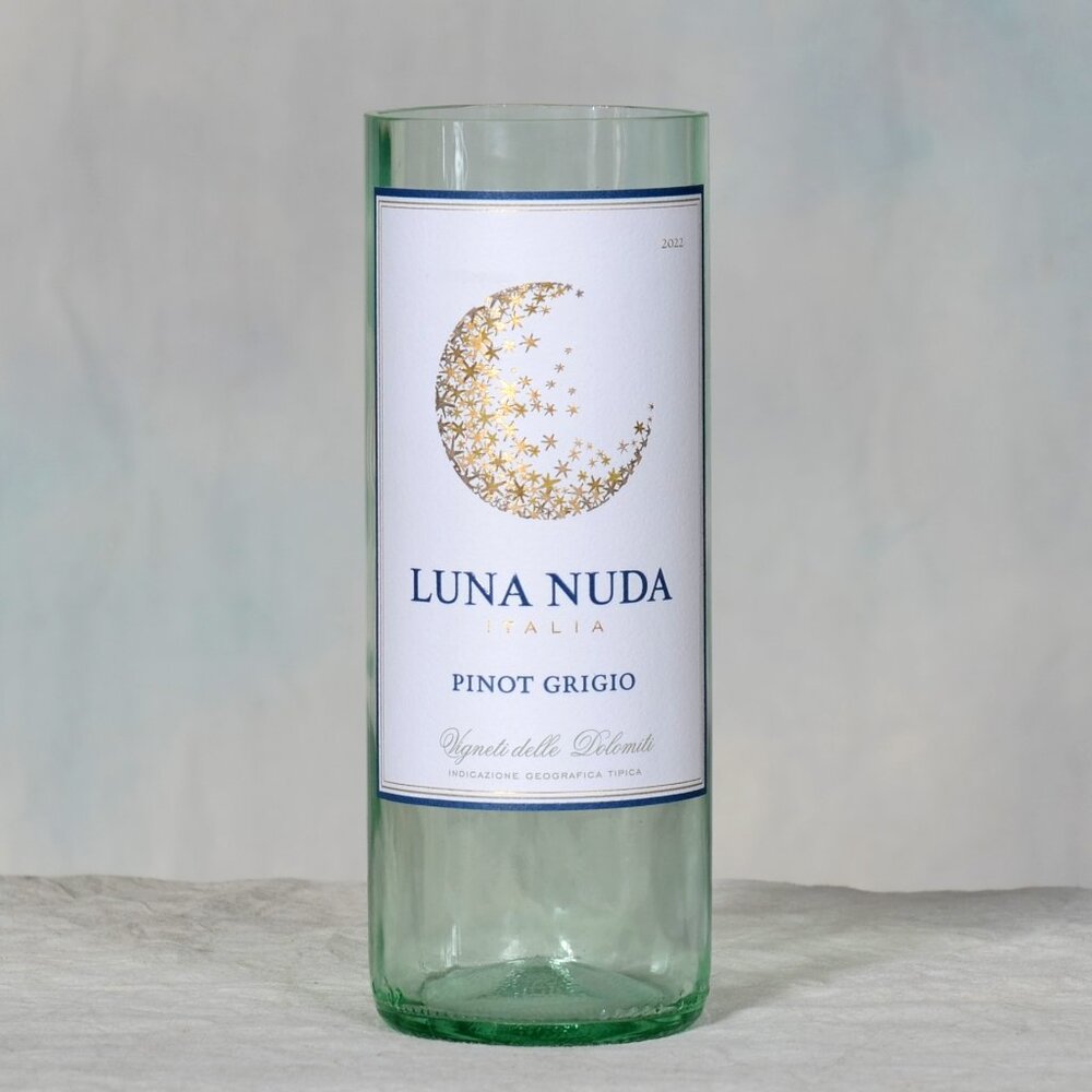 Wine bottle glass vase made from Luna Nuda Italia wine